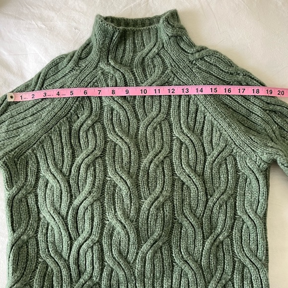 Vince Sweater in Jade Green - Picture 4 of 11
